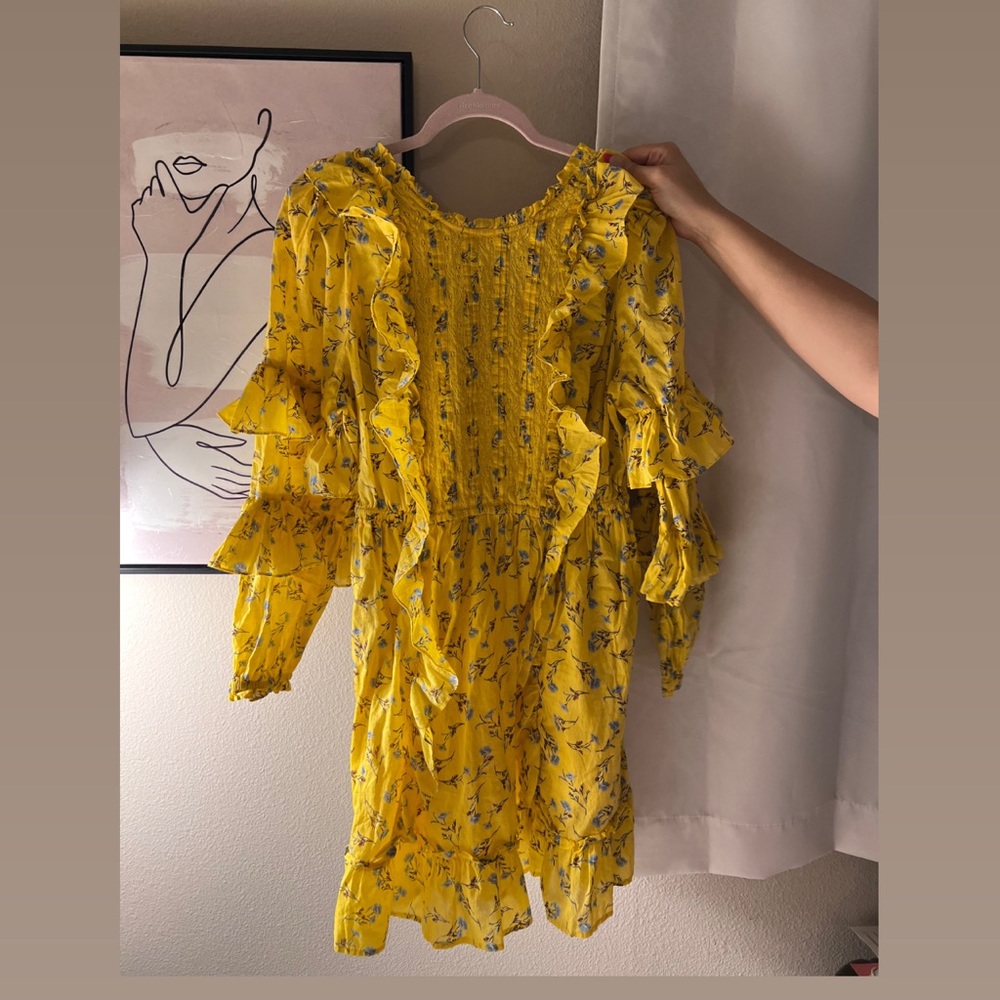 Long sleeve yellow dress 💛💛